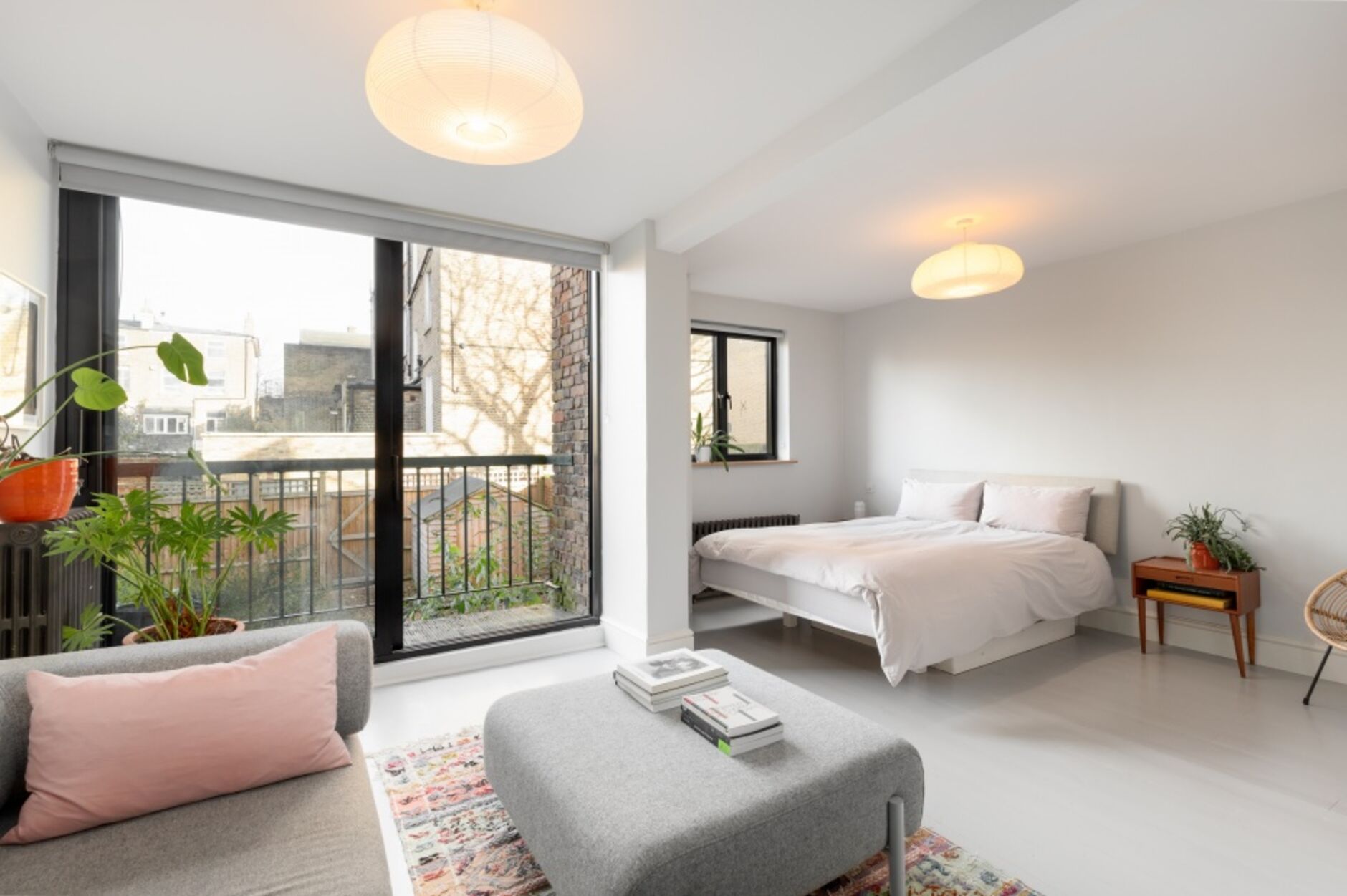 Flat Boscombe Road in Greater London
