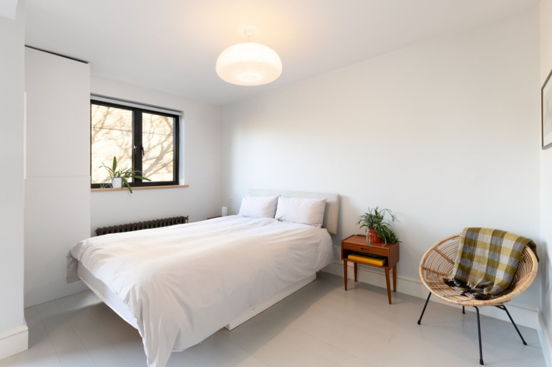 Flat Boscombe Road in Greater London
