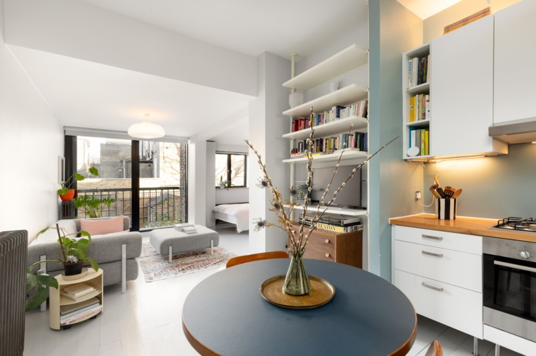 Flat Boscombe Road in Greater London