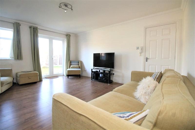 Flat Upper Brentwood Road in Greater London