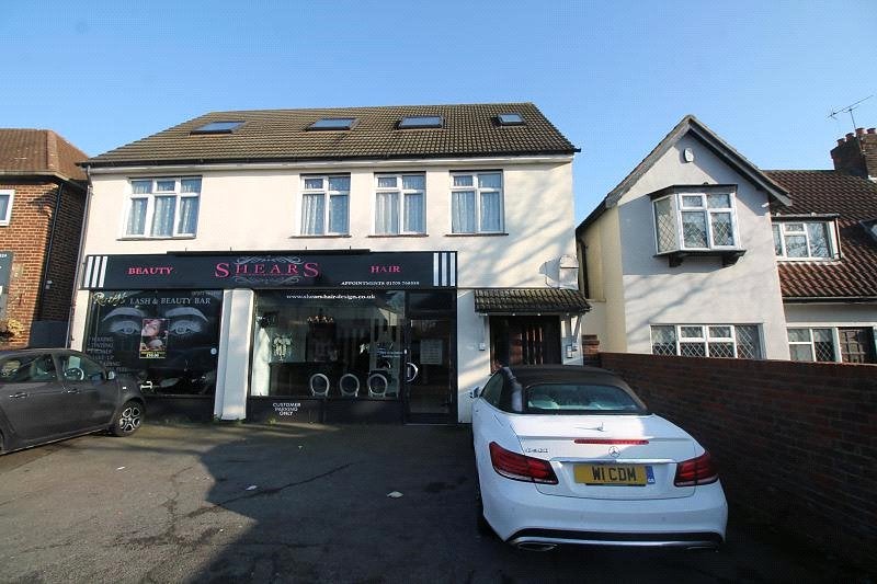 Flat Upper Brentwood Road in Greater London