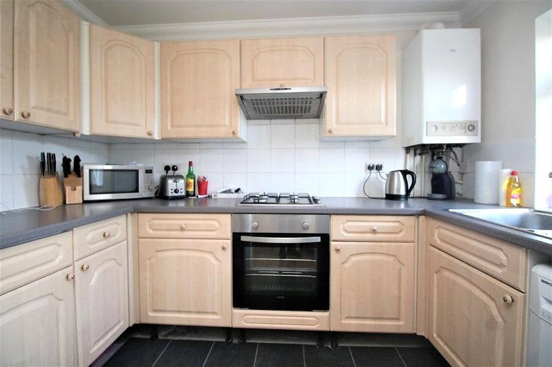 Flat Upper Brentwood Road in Greater London