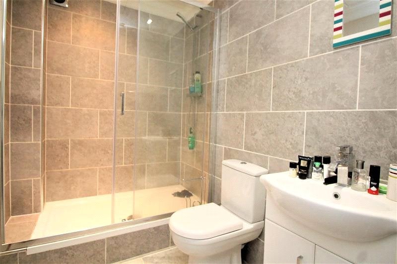 Flat Upper Brentwood Road in Greater London