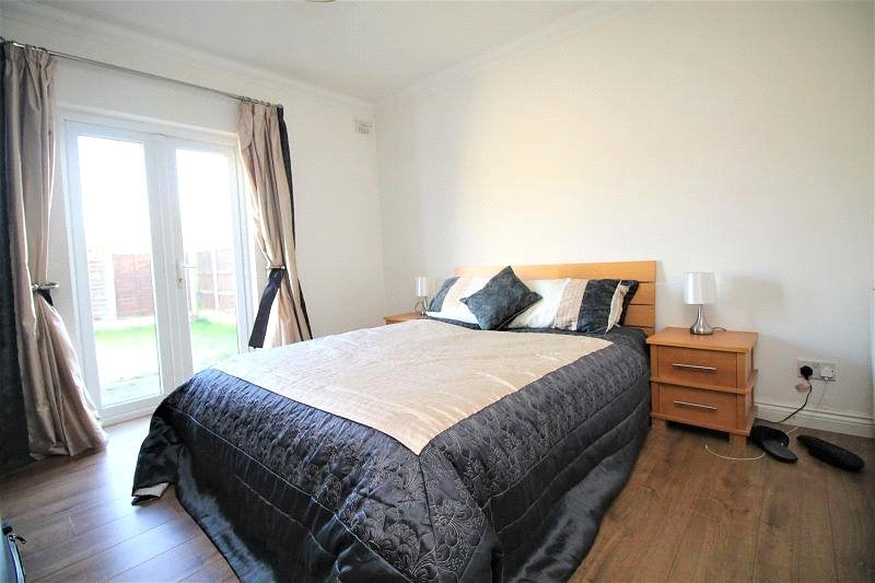 Flat Upper Brentwood Road in Greater London