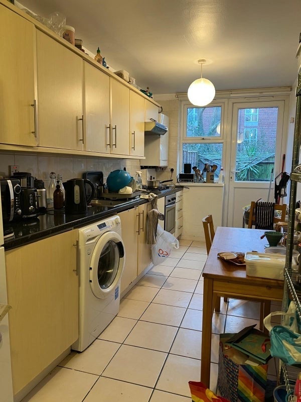 Room Reedham Close in Greater London