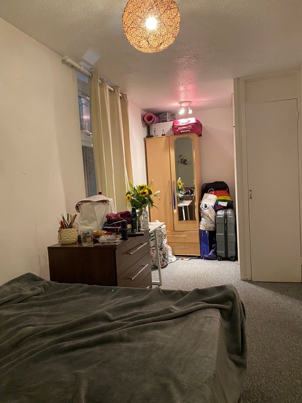 Room Reedham Close in Greater London