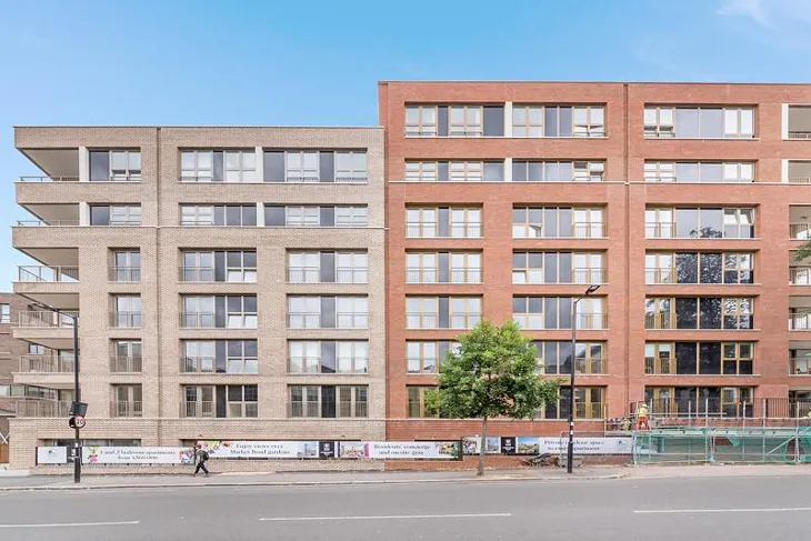 Flat Sterling Way in Greater London