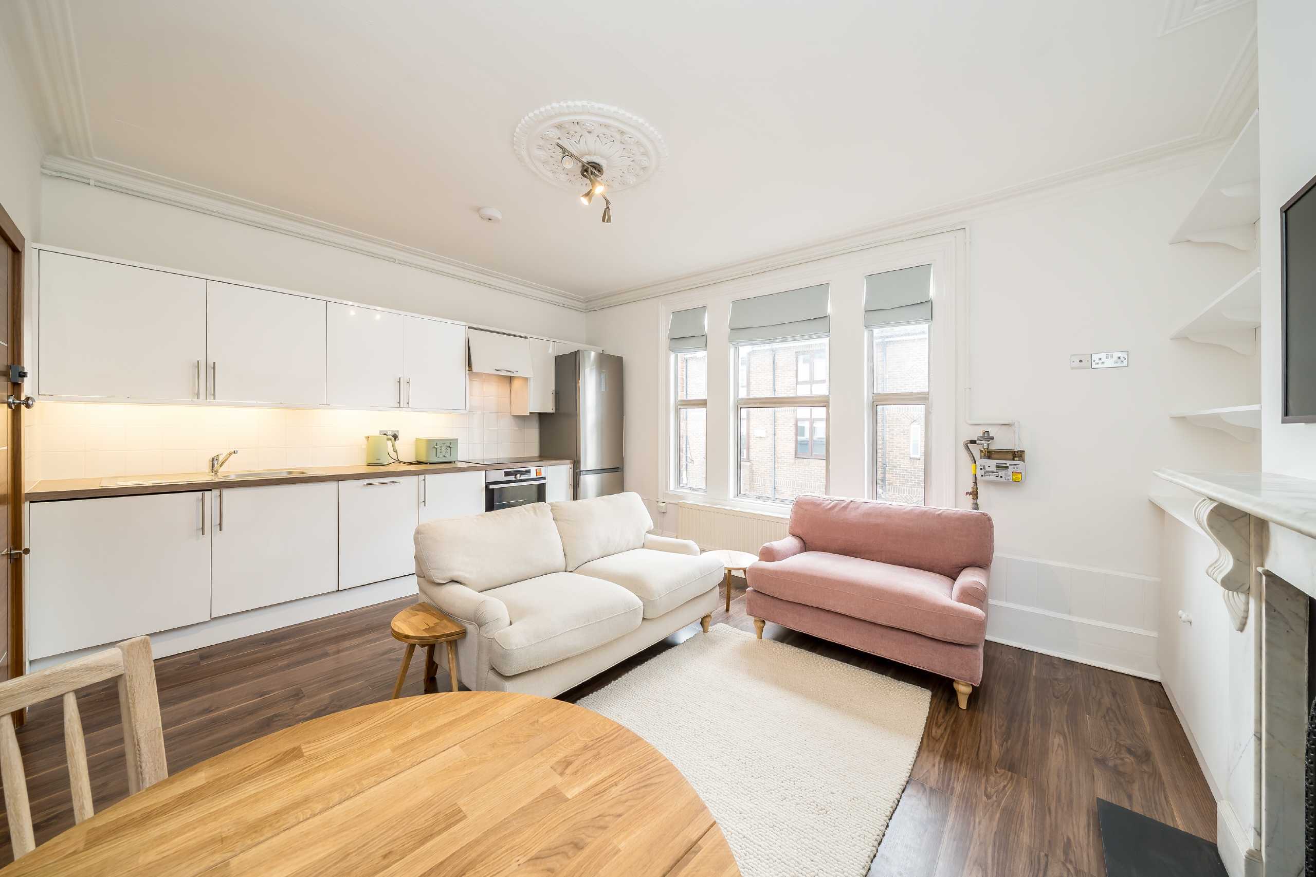 Flat Dawes Road in Greater London