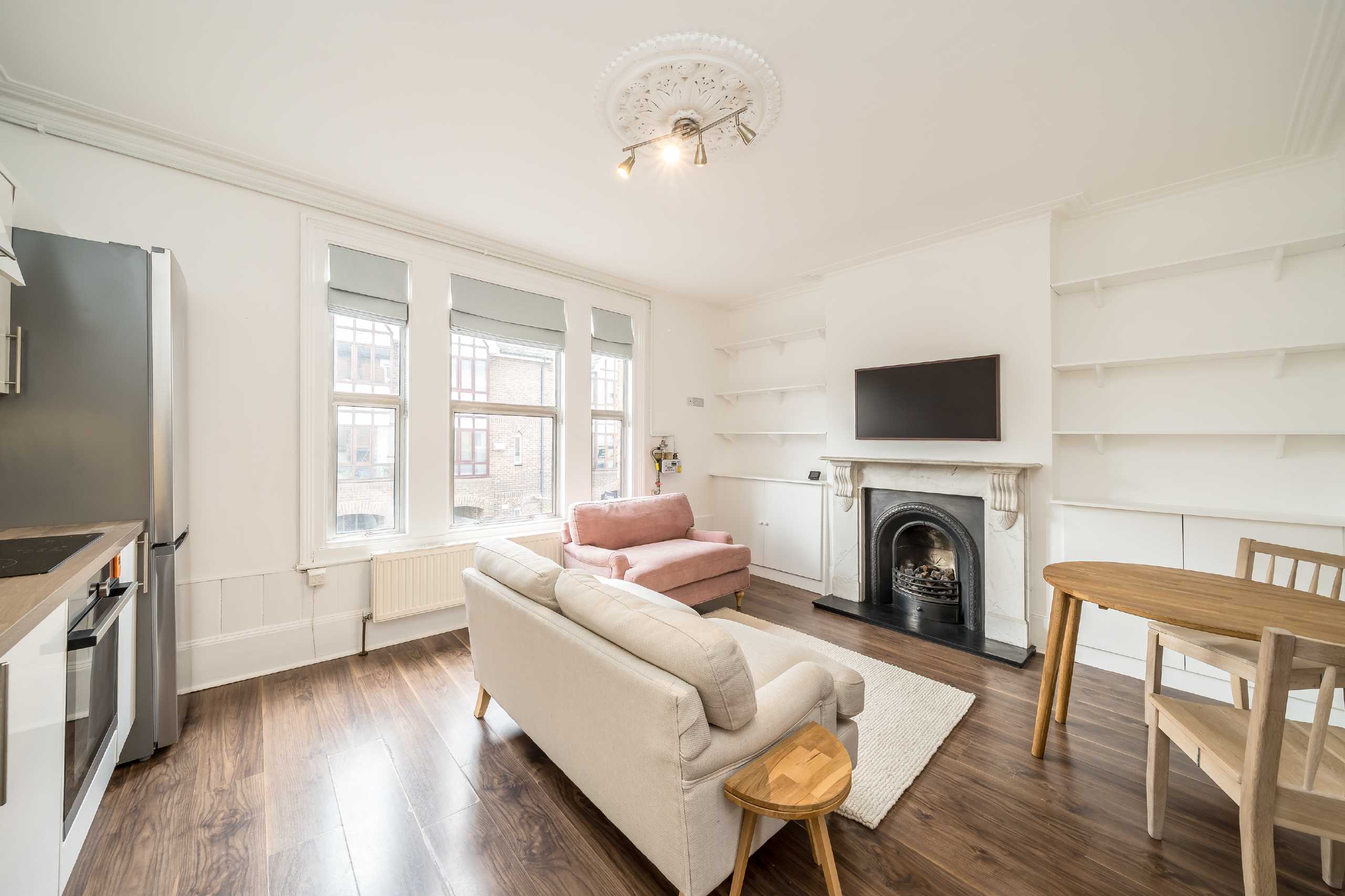 Flat Dawes Road in Greater London