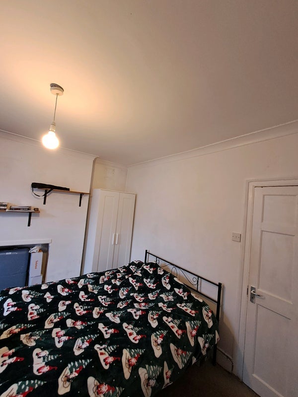 Room Idmiston Road in Greater London