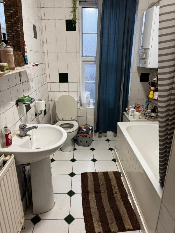 Room Idmiston Road in Greater London