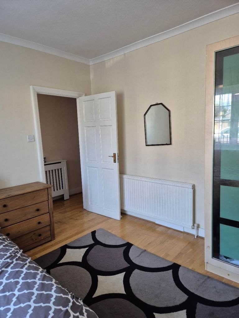 Flat Osborne Road in Greater London