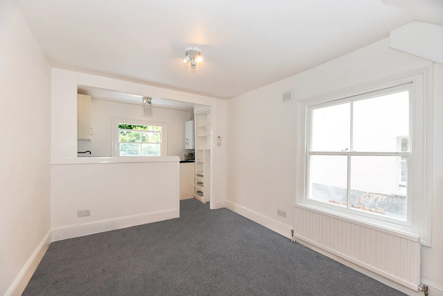 Flat Leander Road in Greater London