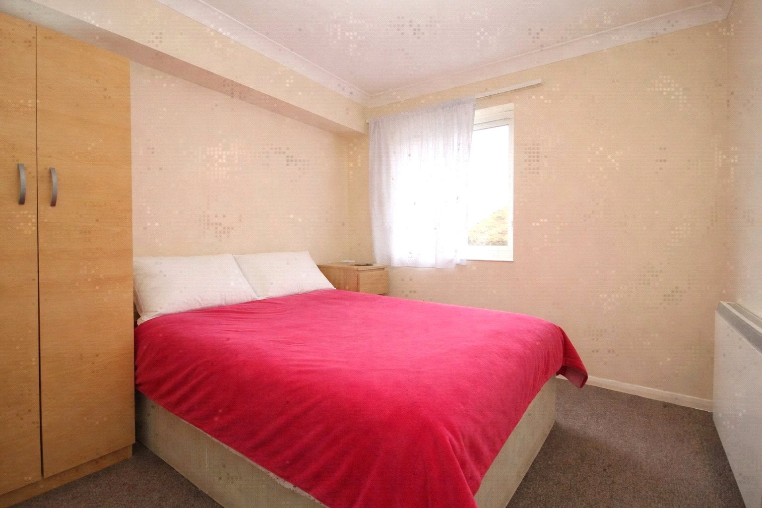 Flat Mayday Road in Greater London