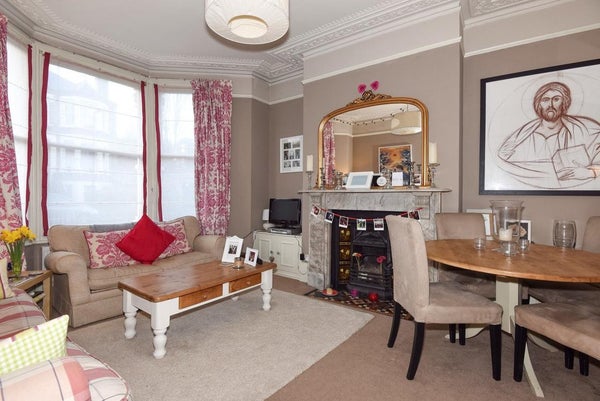 Flat Ommaney Road in London