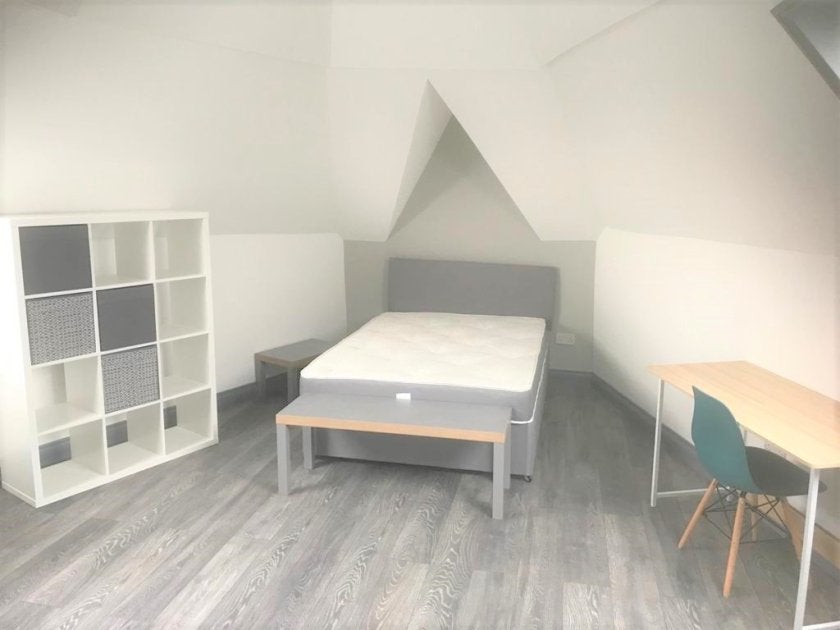 Room Mirador Crescent in Swansea
