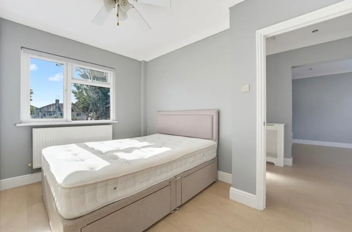 House The Crescent in Greater London