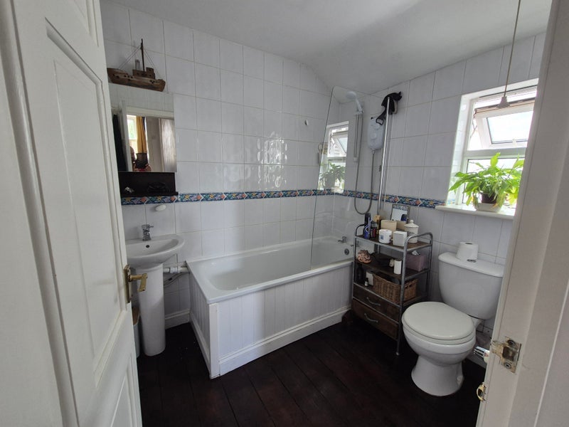 Room Rawden Place in Cardiff