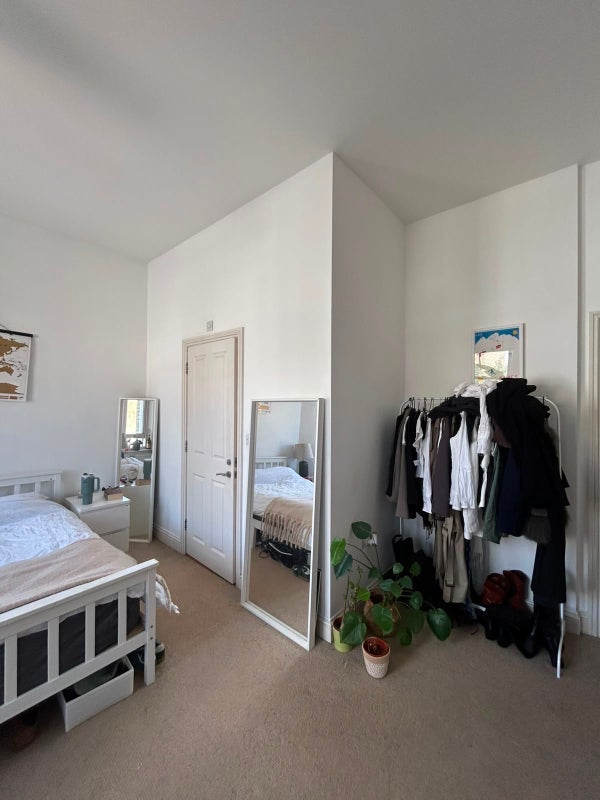 Room Trinity Road in Greater London