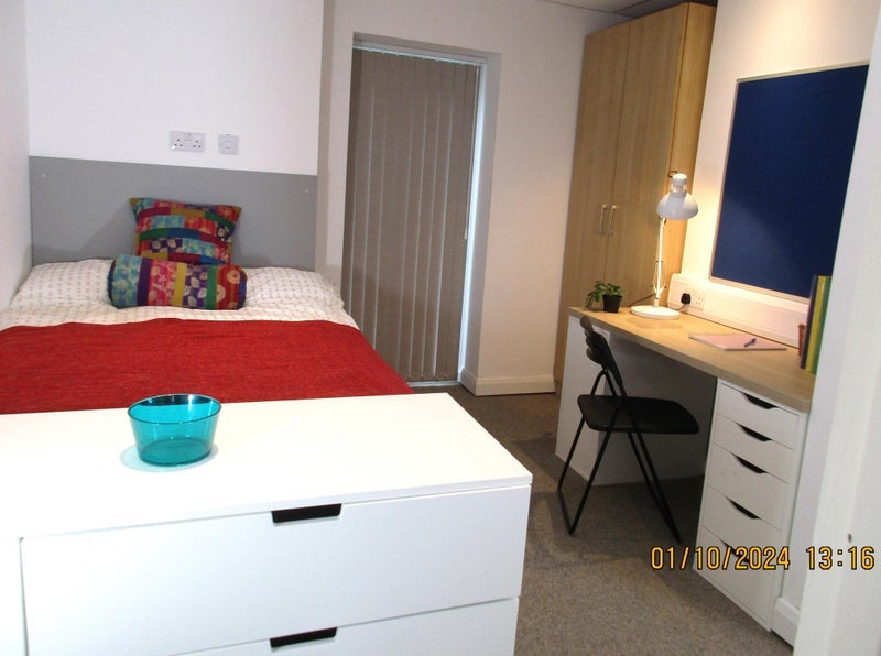 Flat Cadnam Close in Birmingham