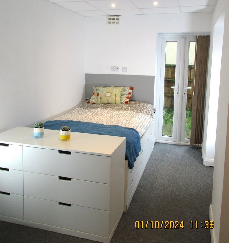 Flat Cadnam Close in Birmingham