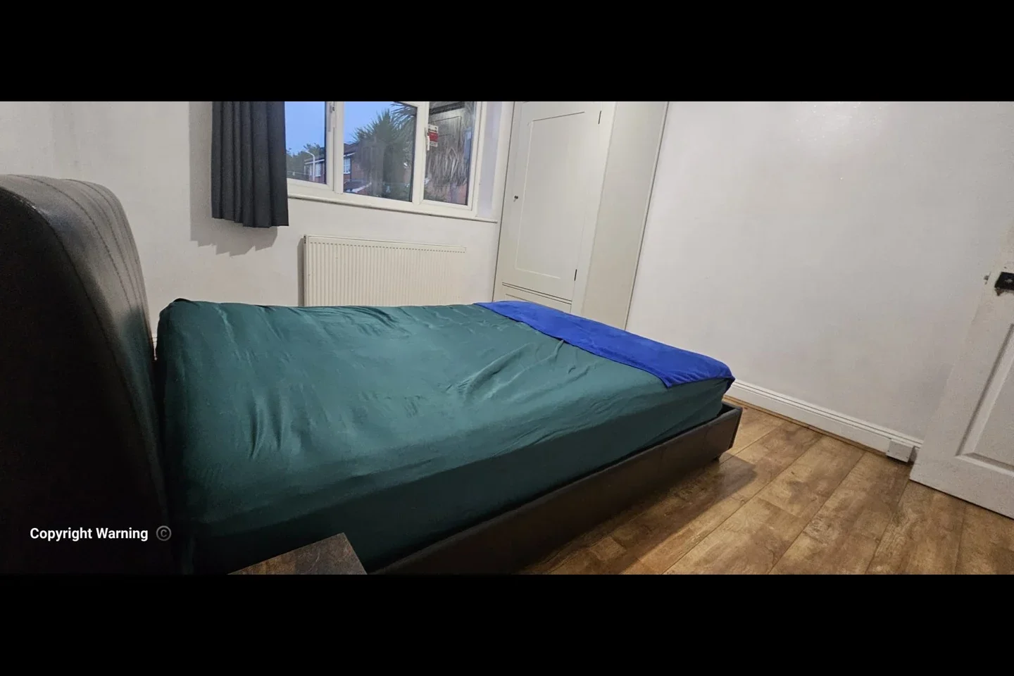 Room Douglas Crescent in Greater London