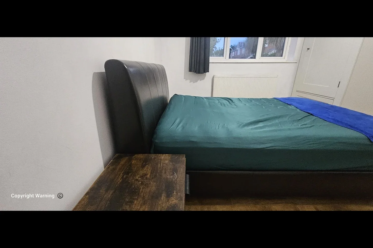 Room Douglas Crescent in Greater London