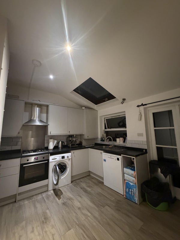 Room Rannoch Road in Greater London