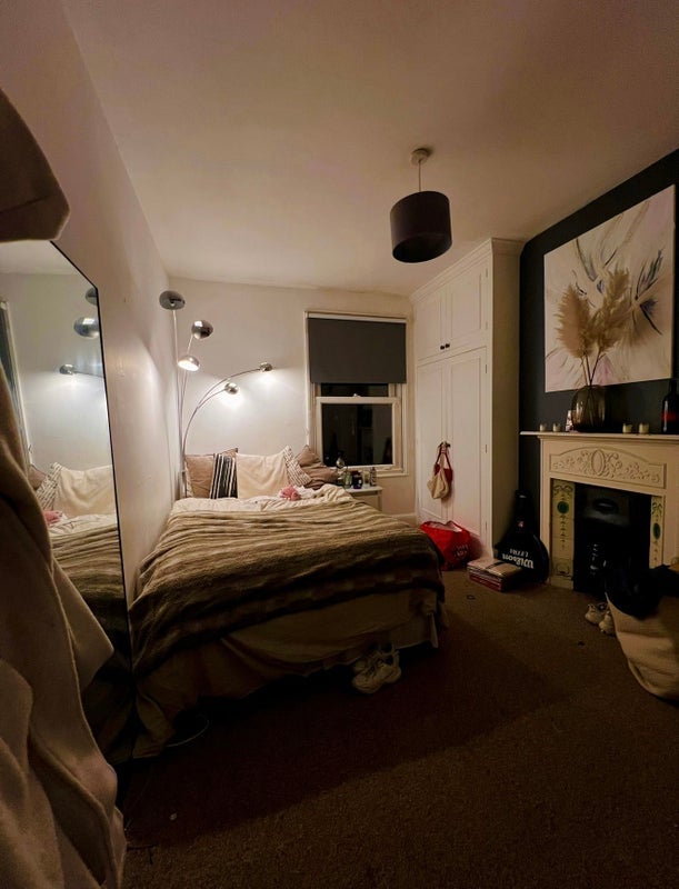Room Rannoch Road in Greater London