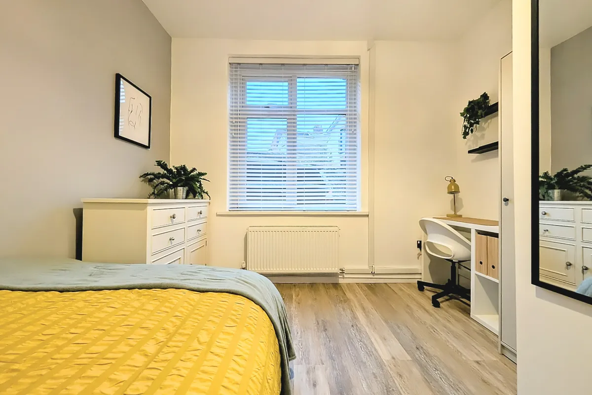 Room Brook Street in Pontypridd