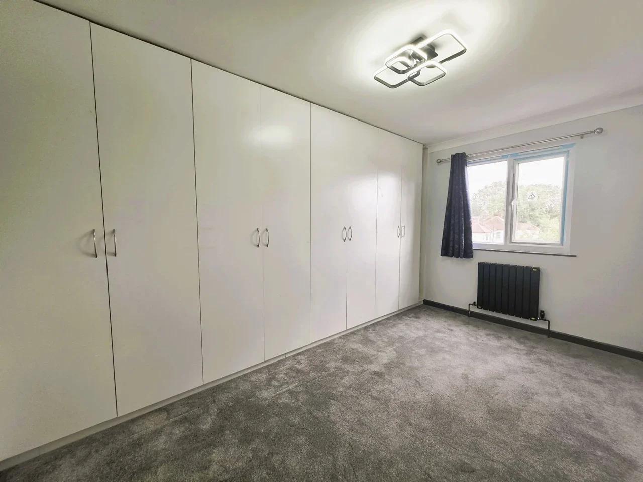 Room Station Parade in Greater London