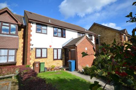 Flat Hibbert Road in Greater London