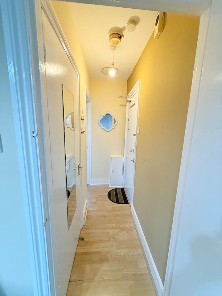 Flat Tokyngton Avenue in Greater London