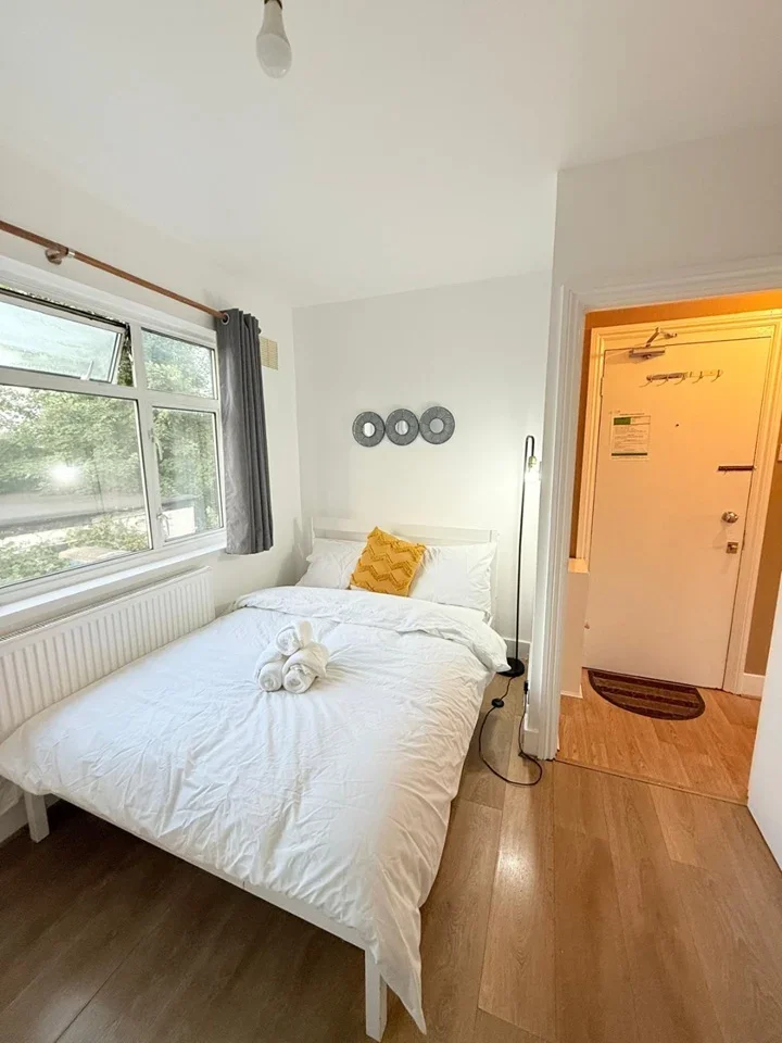 Flat Tokyngton Avenue in Greater London