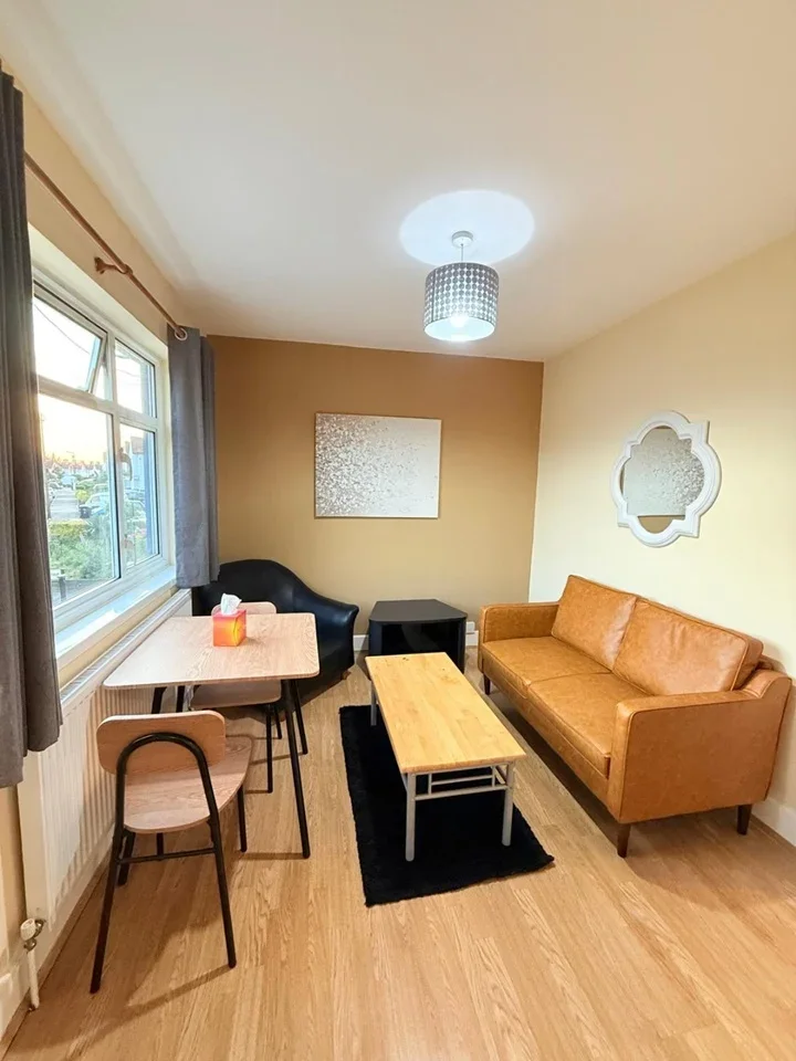 Flat Tokyngton Avenue in Greater London