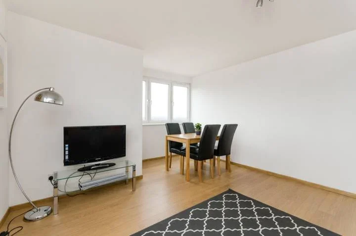 Flat Vereker Road in Greater London