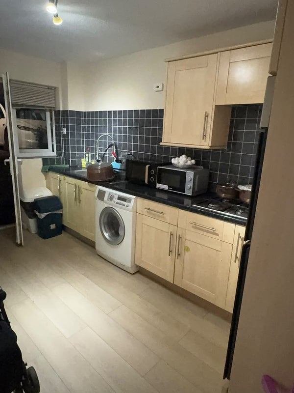 Room Reedham Drive in Greater London