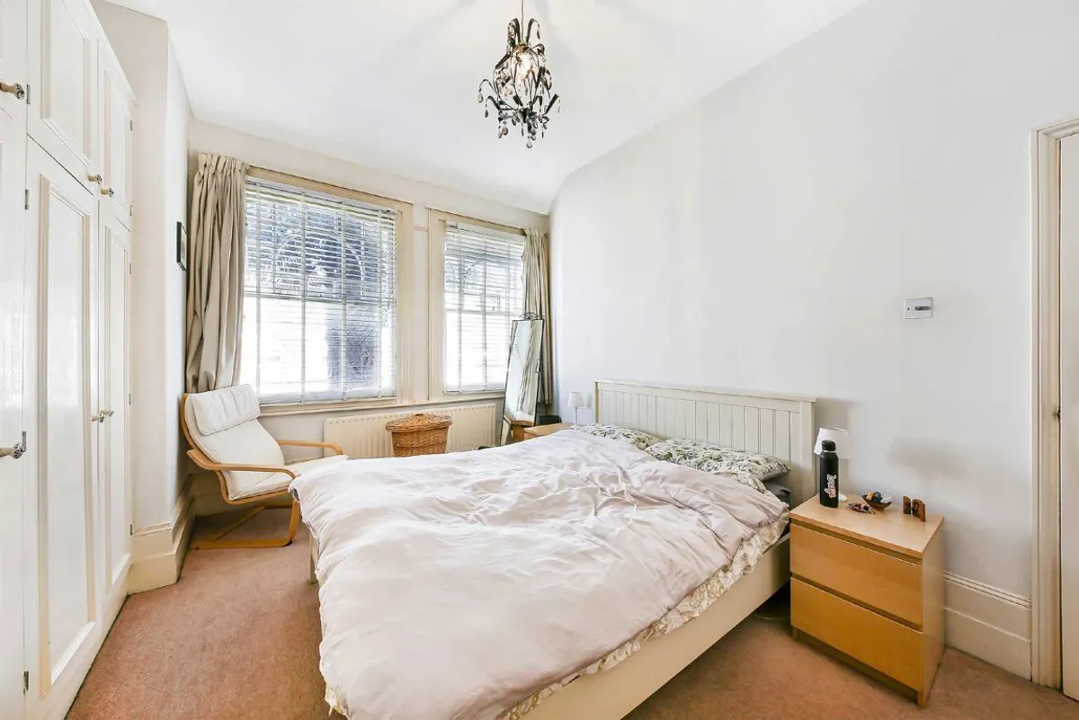 Flat Elmbourne Road in Greater London