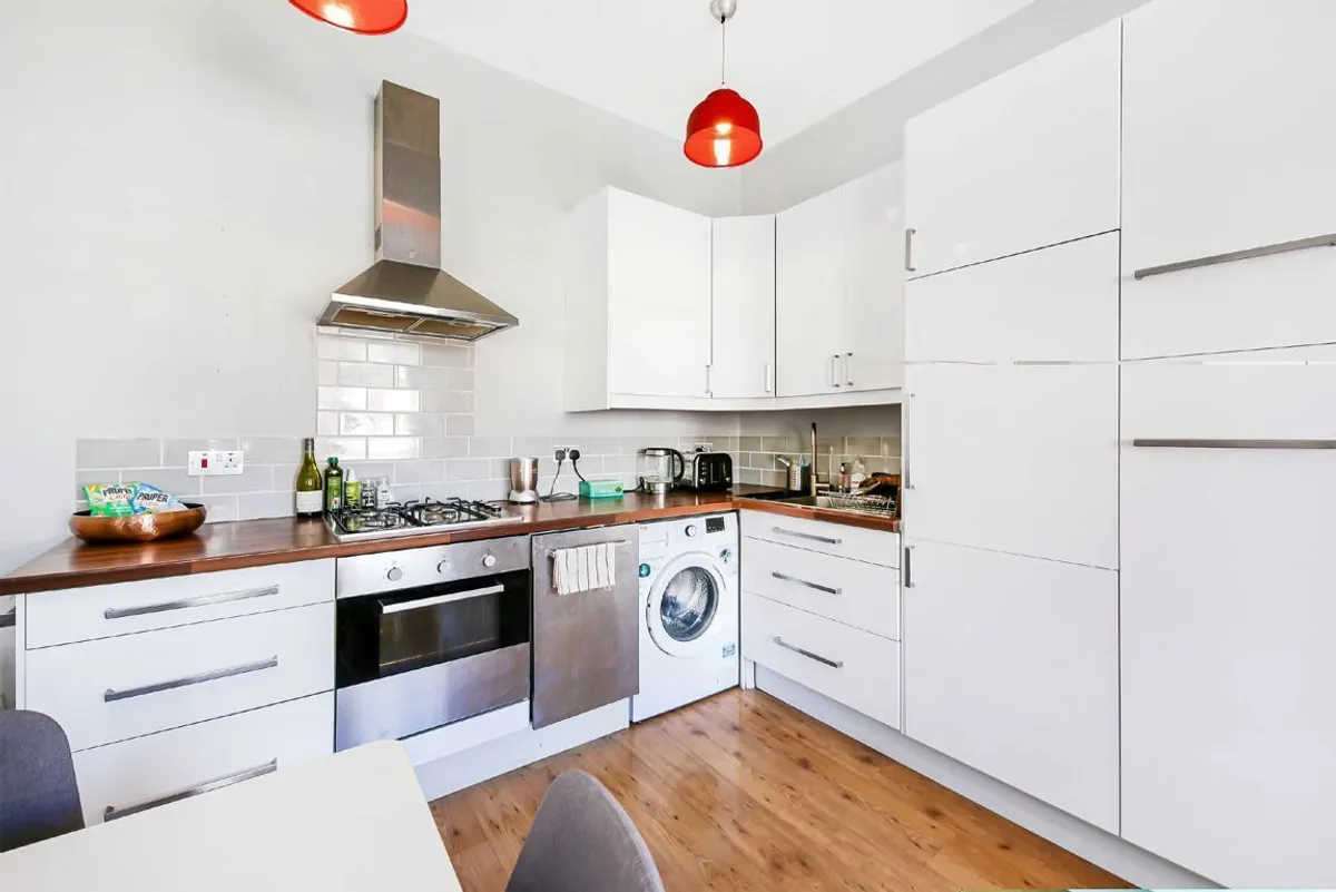 Flat Elmbourne Road in Greater London