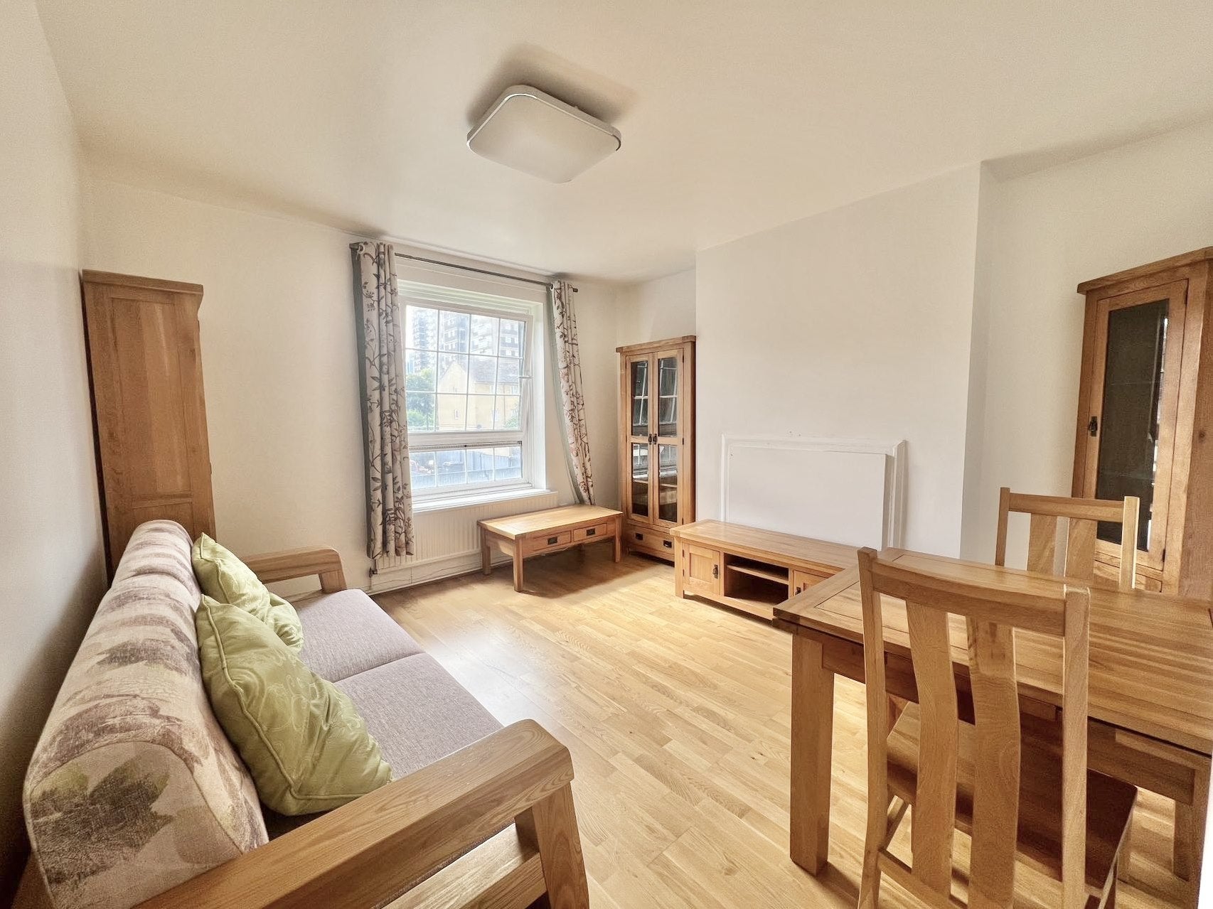Flat Betts Street in Greater London