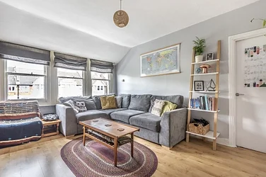 Flat Salford Road in Greater London