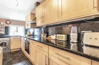 Flat Salford Road in Greater London