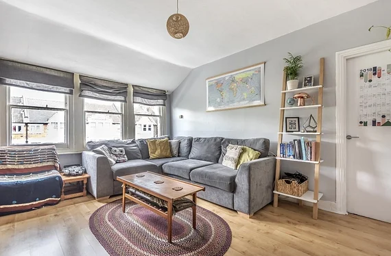 Flat Salford Road in Greater London