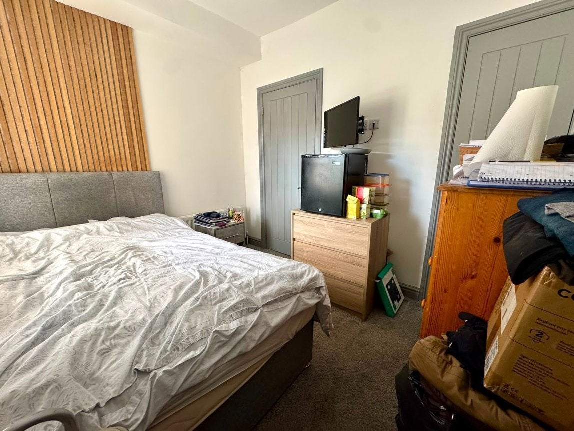 Room Kent Road in Swindon