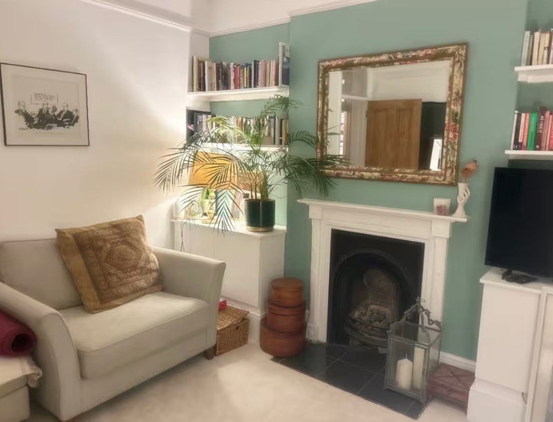 Flat Kelvedon Road in Greater London
