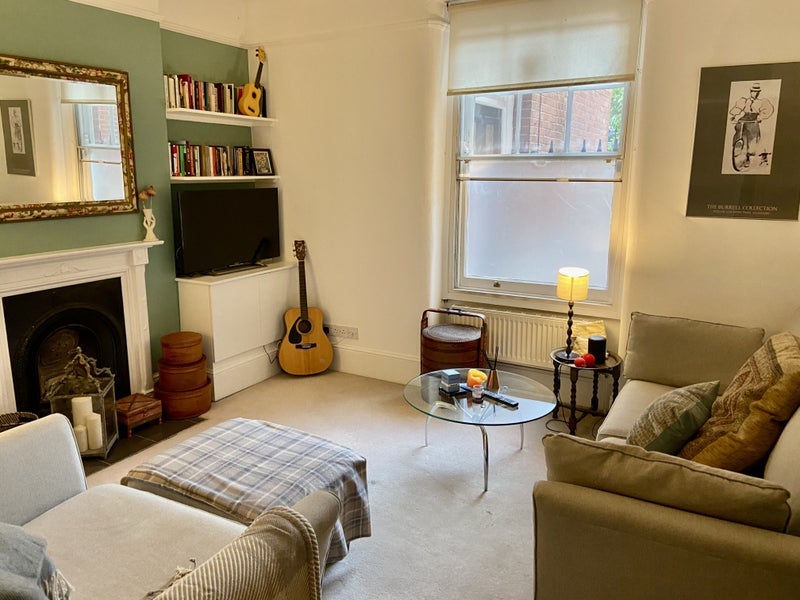 Flat Kelvedon Road in Greater London