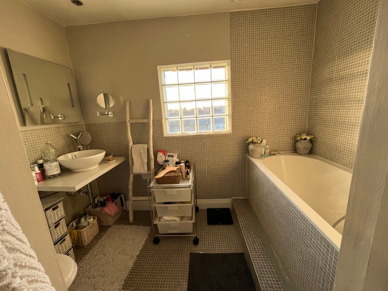 Room Derby Road in Greater London