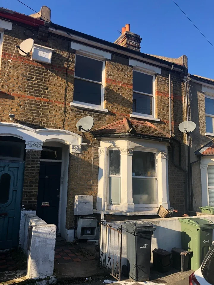 Flat Strathleven Road in Greater London