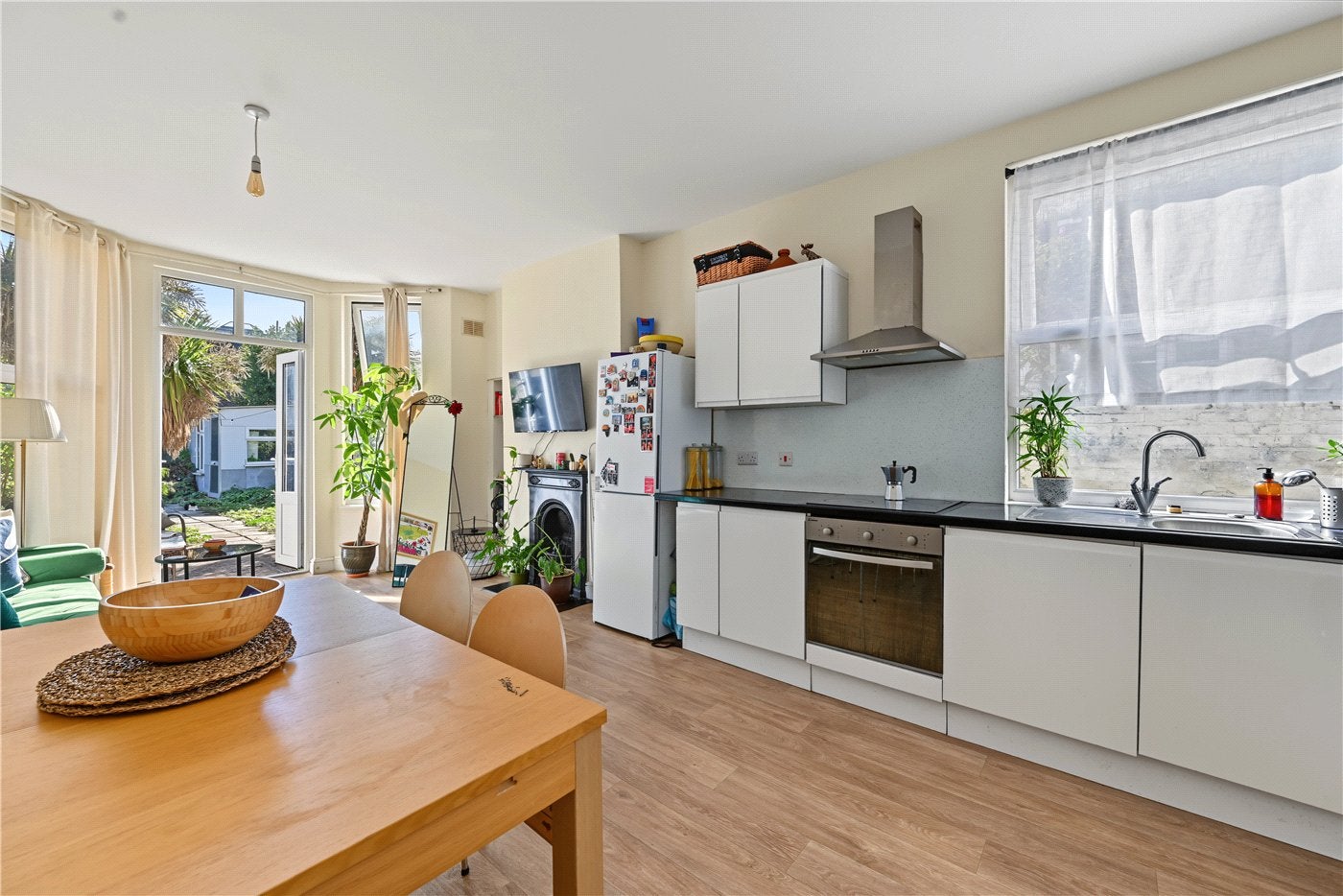 Flat Cholmondeley Avenue in Greater London
