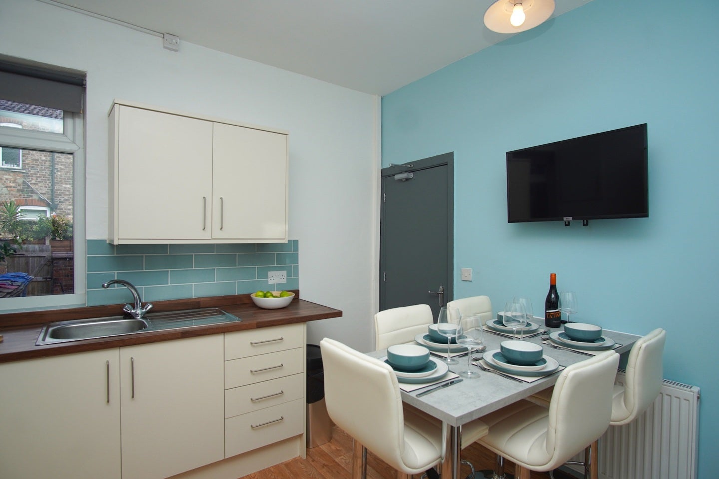 Room Chadwick Road in Salford